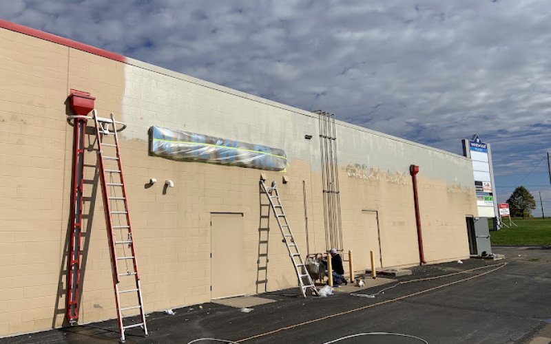 380 Painting & Restoration — Painter in Hiawatha