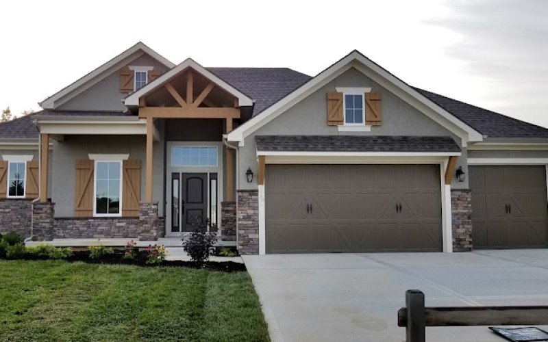 H M Precision Painting House Painters Kansas City — Painter in Kansas City